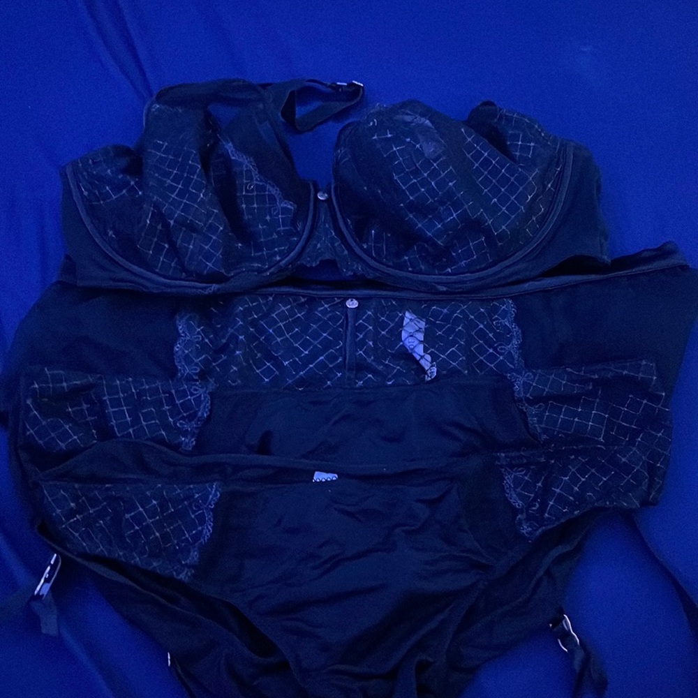 Cacique Bra, Garter and matching panty set